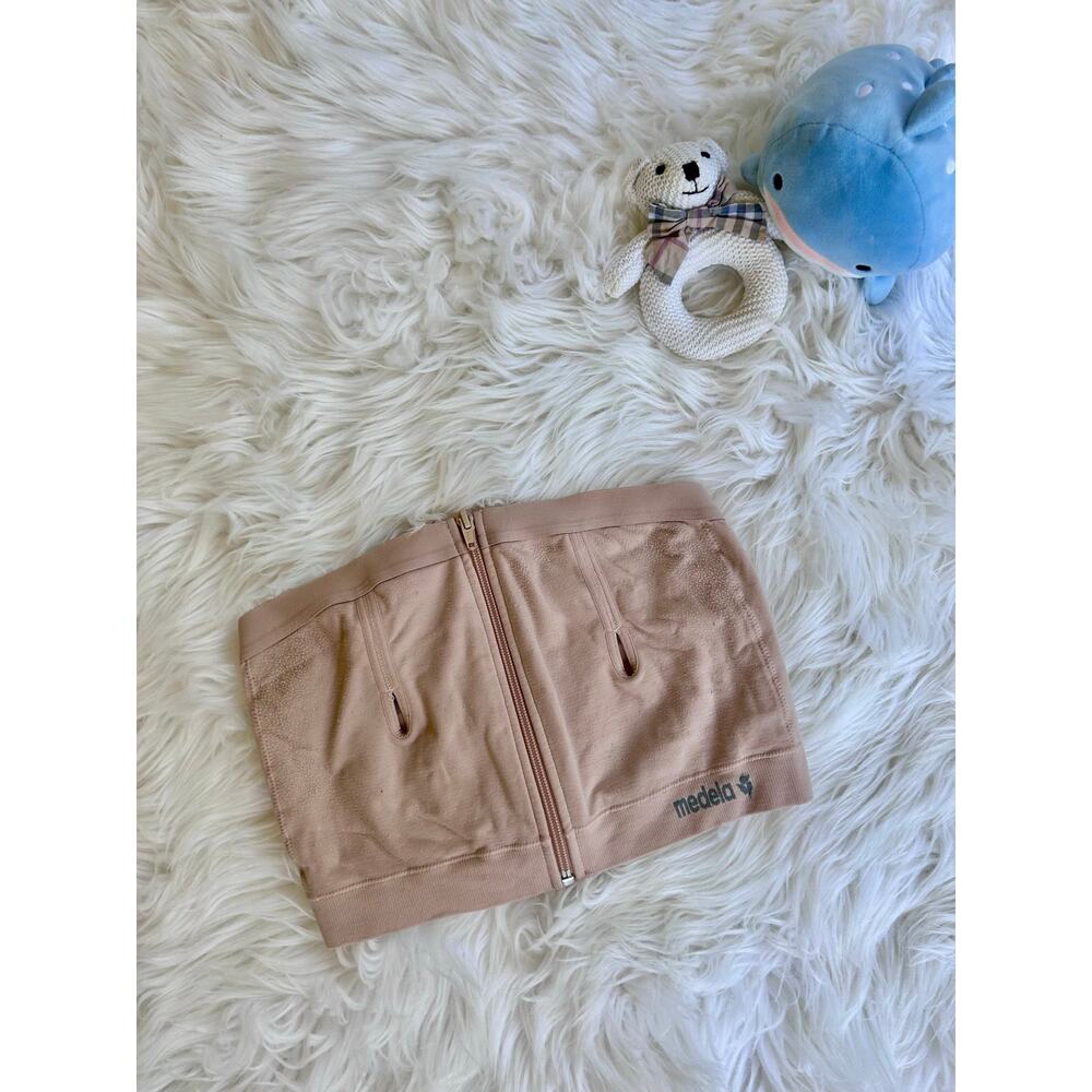Medela Hands-Free Pumping Bra with Zip Front - Beige & size M